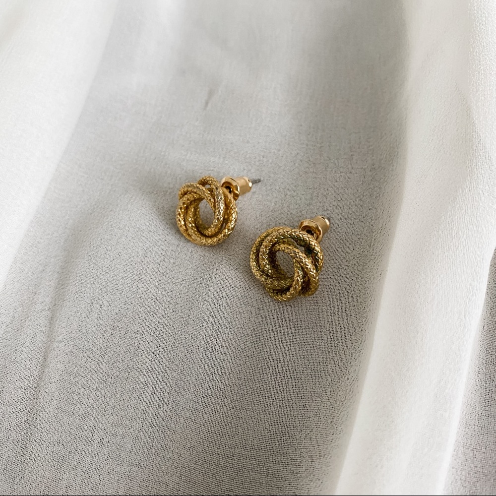 VTG Gold Texture Circle Knot Stud Earrings